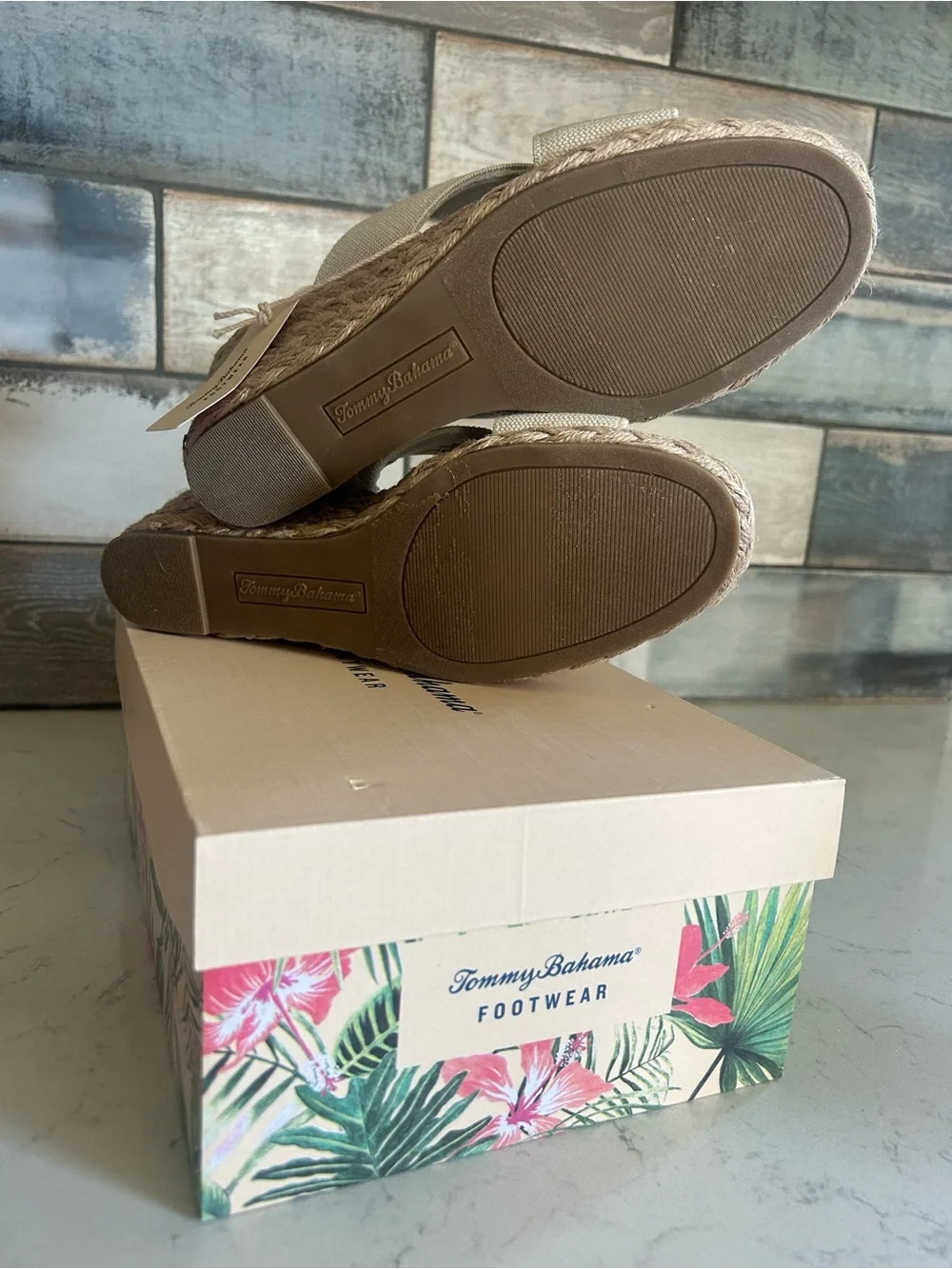 NEW Tommy Bahama Suzette Canvas Espadrille Wedge Sandals